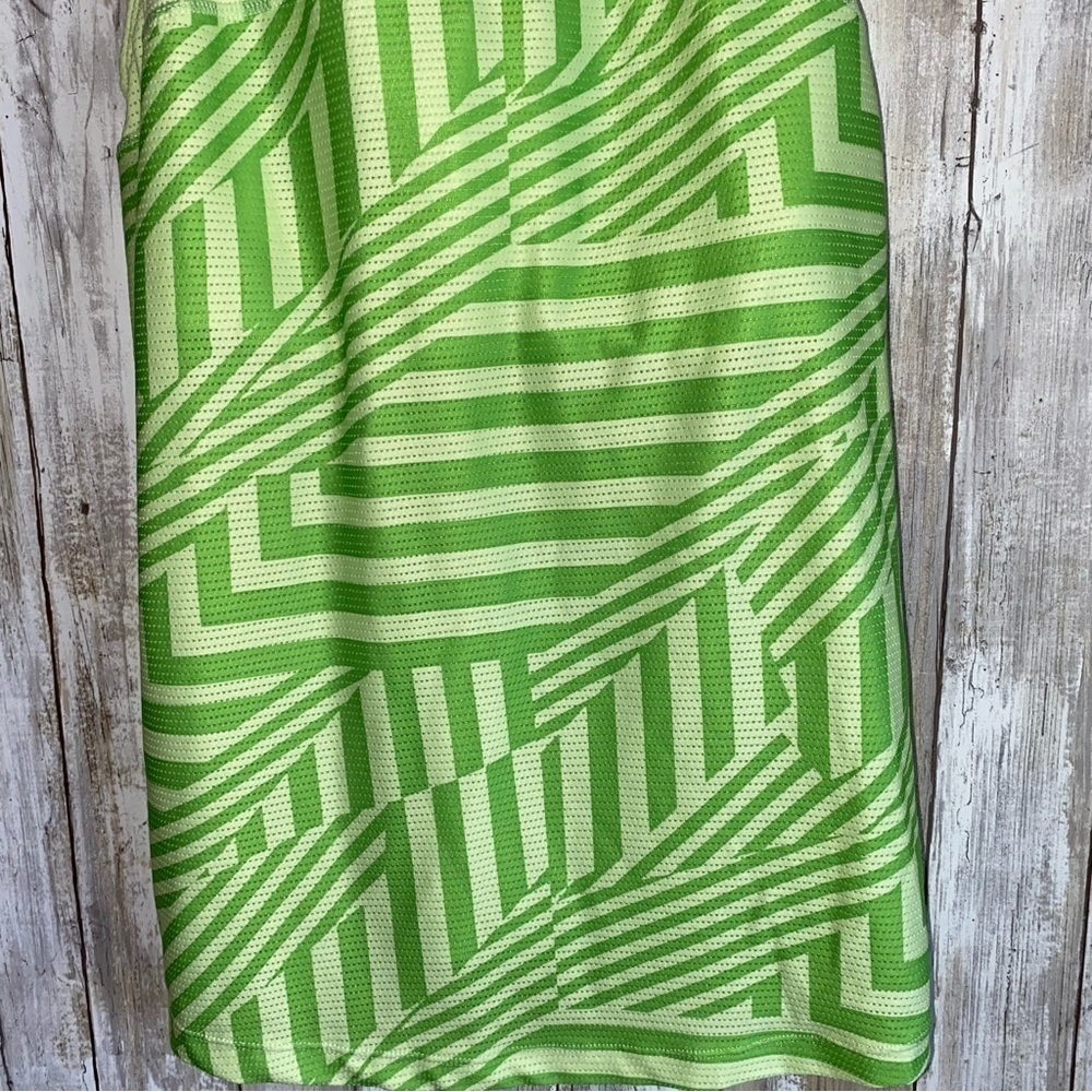 Nike Green Fitted Tank W/ Built In Bra - Picture 2 of 6